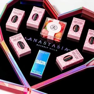 Anastasia Beverly Hills Glitter Heart Vault